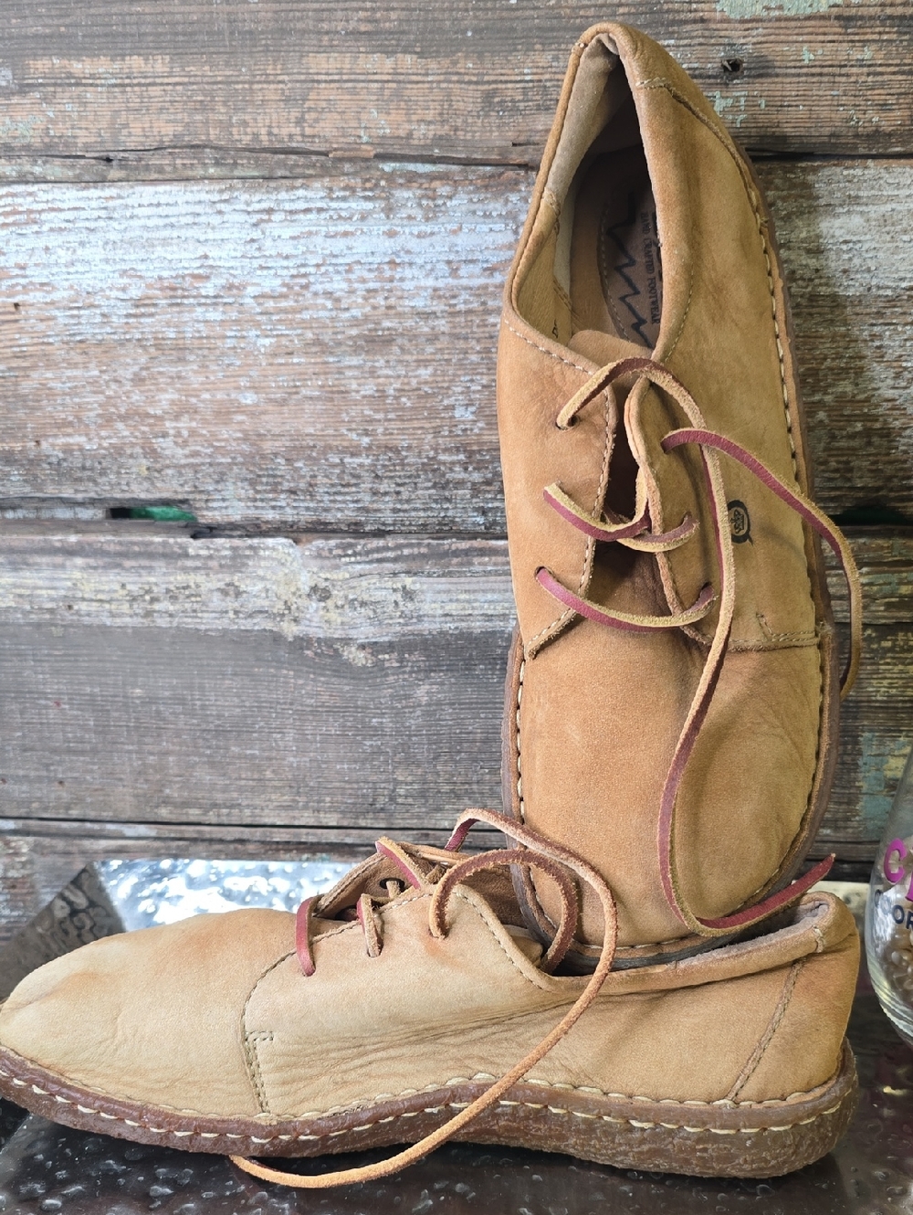 Born Womens Tan Suede Casual Lace-Up Shoes, Size 8.5, Like New